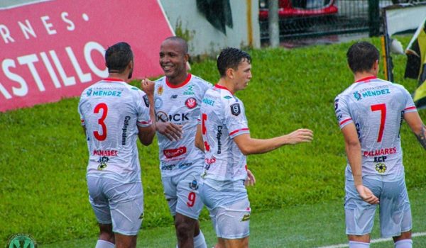 El futbolista nicaragüense que sigue marcando goles a sus 38 años en Costa Rica