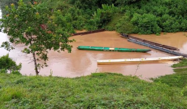 Así se encuentra crecido el río Coco tras el paso del huracán Eta. LA PRENSA / CORTESÍA