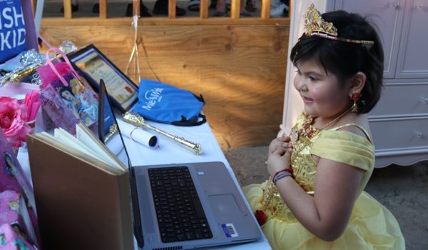 Niña hispana con leucemia cumple su deseo de ser una «princesa Disney»