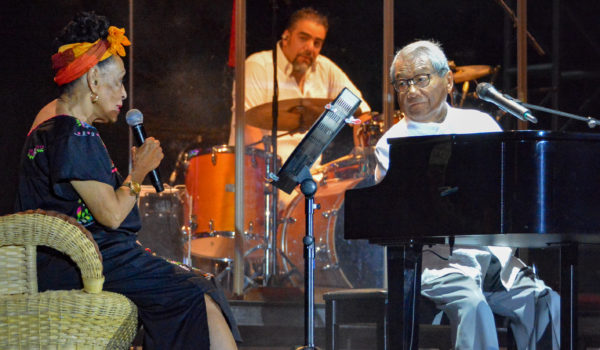 Celebridades de la música lamentan la partida de Armando Manzanero
