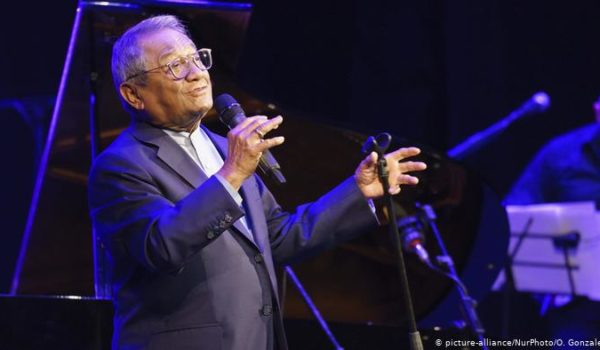 Armando Manzanero hospitalizado en estado «delicado» por COVID-19