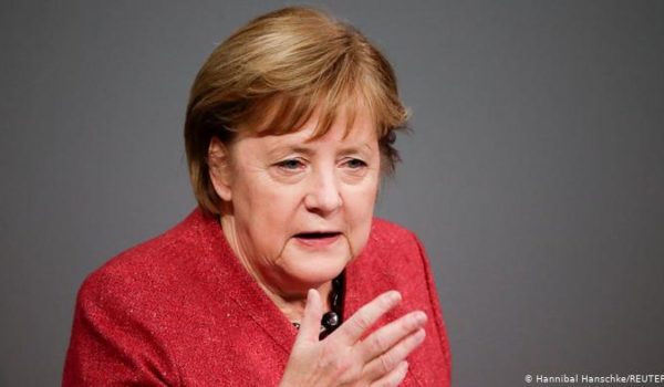 Merkel pide más restricciones para controlar los contagios