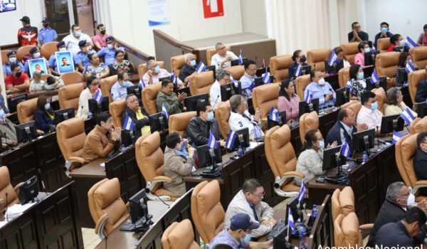 Ley de Rótulos, impuestos, cobros dolarizados, Nicaragua, mantas, vallas, banderas, Alcaldía