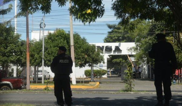 LA PRENSA bajo sitio policial en el Día Internacional de los Derechos Humanos
