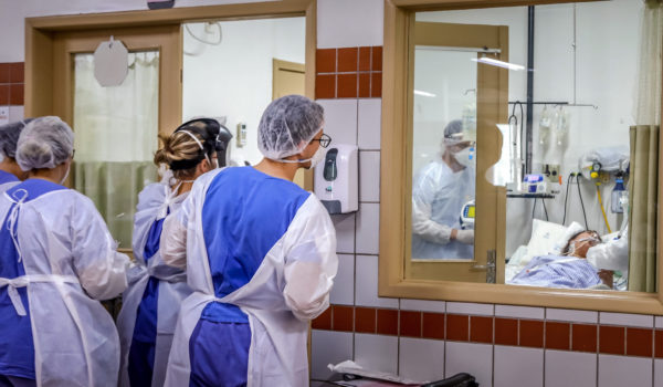 Reino Unido reporta más de 50,000 casos de Covid-19 en un día