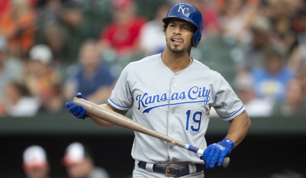 Cheslor Cuthbert competirá contra un guante de oro y un prospecto de nivel en los Rojos