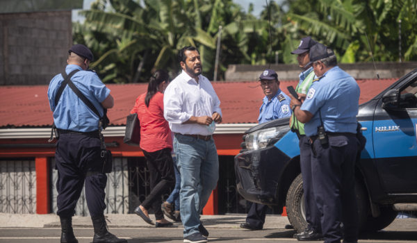 Félix Maradiaga denuncia que cumplirá un año de retención migratoria de facto
