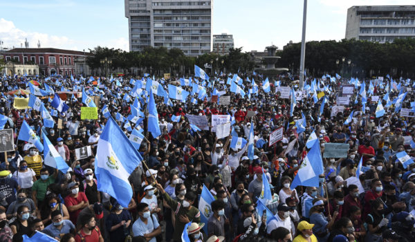 Presidente y vicepresidente de Guatemala se reconcilian y piden diálogo ante crisis