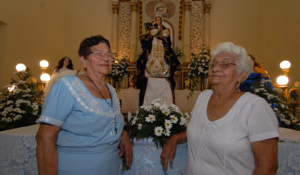 Siete décadas de música: las guardianas de los cantos tradicionales de la Virgen María