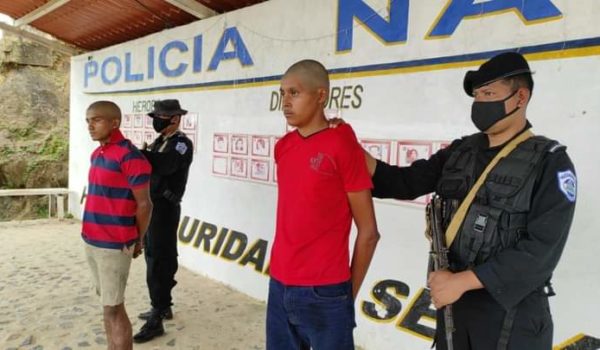La Policía presento este martes a dos de los sospechosos de matar a un hombre en Siuna, Región Autónoma del Caribe Norte. LA PRENSA/CORTESIA