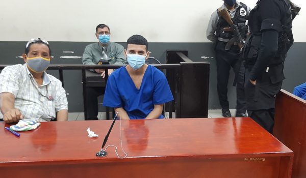 Kevin González Matamoros intentó robar con una pistola de juguete . La Prensa/Ernesto García