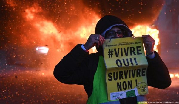 Nuevos enfrentamientos en París en protesta contra ley del gobierno