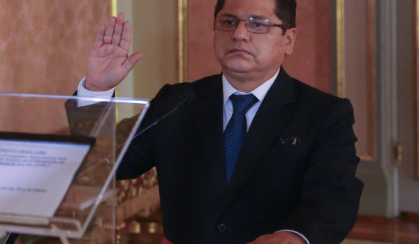 Renuncia ministro del Interior de Perú, la primera baja del nuevo gobierno