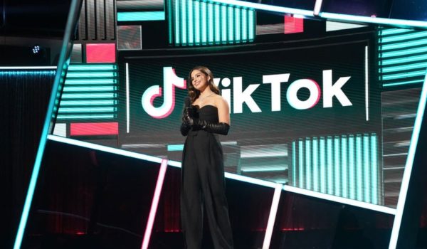 TikTok, «fabricado para ser adictivo» (y lo será aún más): el hombre que se adentró en sus entrañas