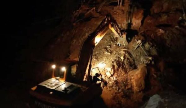 Encuentran dos cadáveres tras derrumbe de una mina artesanal en Río San Juan