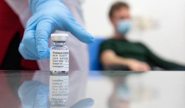 Reino Unido aprueba vacuna contra Covid-19 de AstraZeneca-Oxford