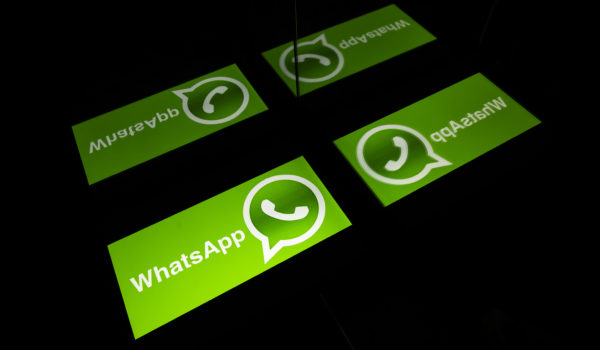 WhatsApp retrasa cambiar sus normas de servicio tras huída de usuarios