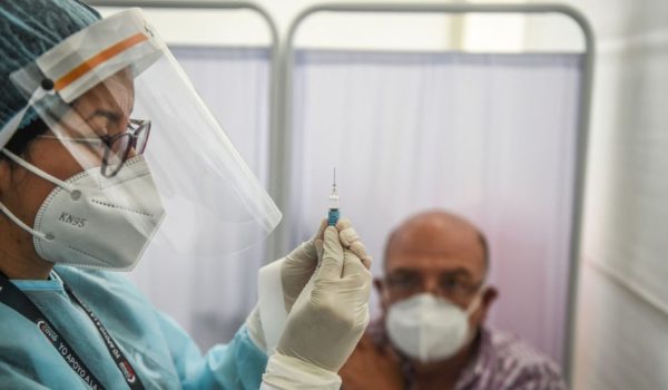 Sinopharm: las dudas sobre la primera vacuna contra la covid-19 aprobada por China (y cómo se compara con otras)