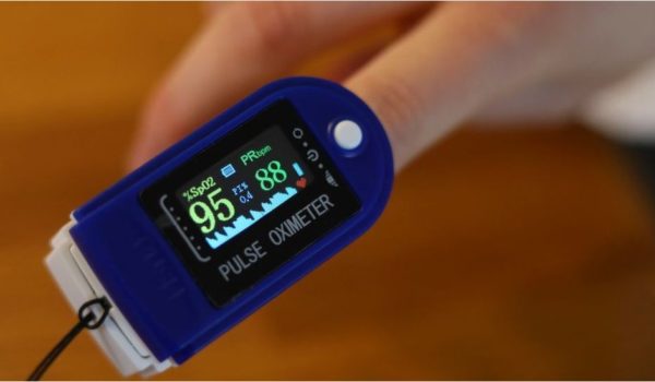 Oxímetro, el aparato de US$20 que puede ayudar a salvar vidas en la pandemia de coronavirus