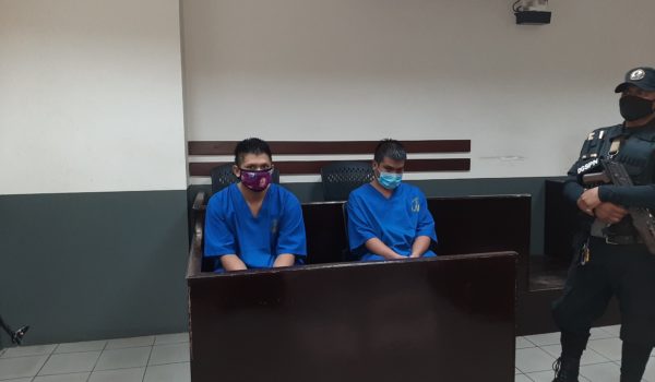 Los hermanos Armando y Francisco Mendieta enfrentan juicio por homicidio. La Prensa/ Ernesto García.