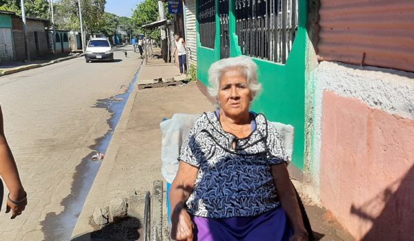 Ramona Centeno reclama justicia por el crimen de su hijo, Bismarck Brizuela Centeno. La Prensa/ Ernesto García.