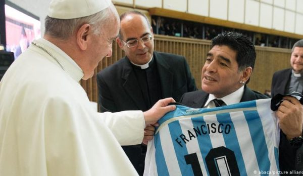 Papa Francisco: Maradona era un poeta en el campo, pero un hombre frágil