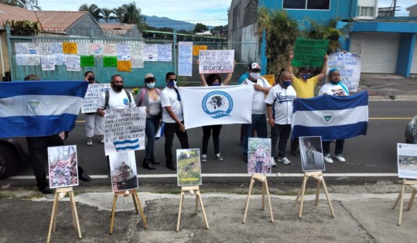 Exiliados en Costa Rica realizan plantón pidiendo justicia por asesinato del comandante el Flaco