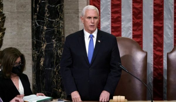 El vicepresidente Pence rechaza activar la 25ª enmienda para apartar a Trump de la presidencia de Estados Unidos