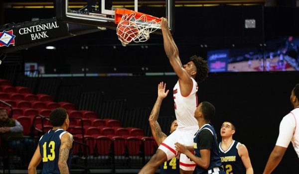 Líder en puntos y rebotes. La brillante actuación de Norchad Omier en la NCAA