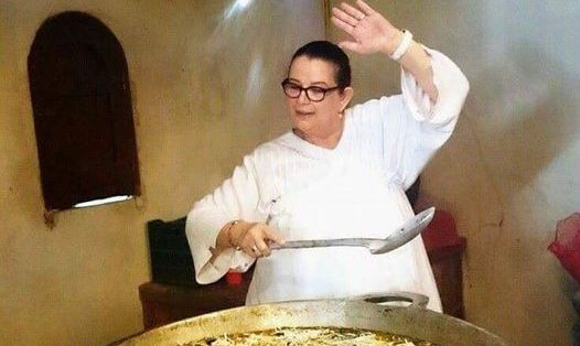 Artistas que van del canto a la comida en tiempos de crisis