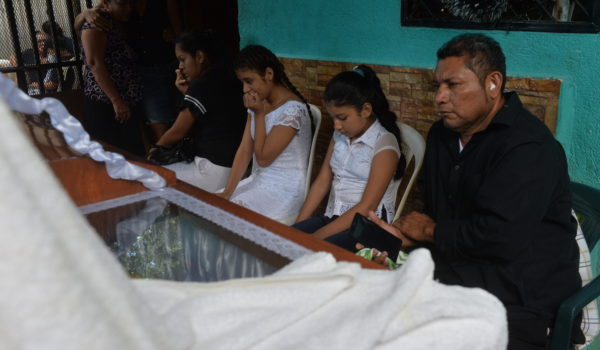 Entierran en Managua a la primera víctima de femicidio de 2021