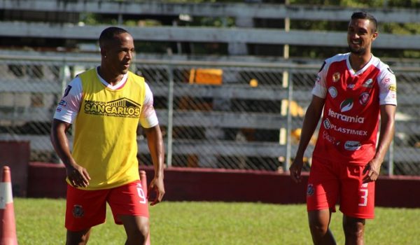 El futbolista nicaragüense que con 38 años renovó en un equipo de Costa Rica