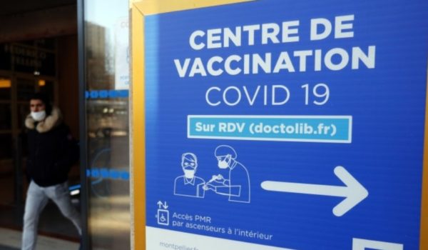 Vacuna del coronavirus: por qué varios países europeos están recomendando el uso de la de AstraZeneca solo para menores de 65 años