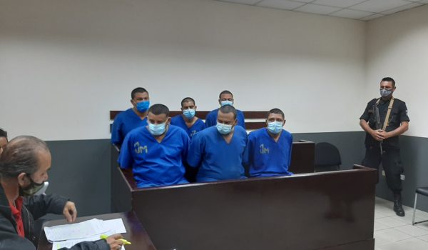Seis hombres fueron mandados a juicio este jueves por el robo y secuestro en perjuicio de un comerciante. La Prensa/Ernesto García