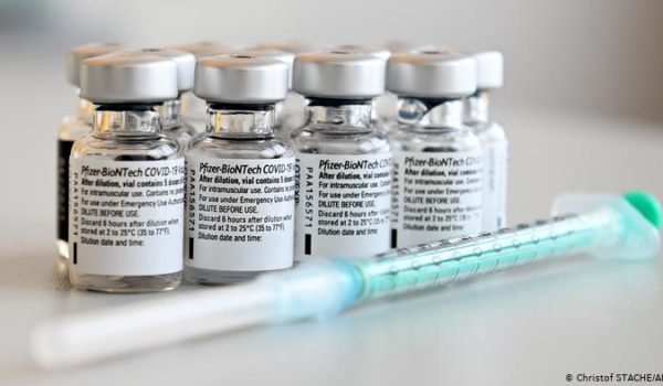 BioNTech/Pfizer prometen hasta 75 millones de vacunas adicionales para la UE