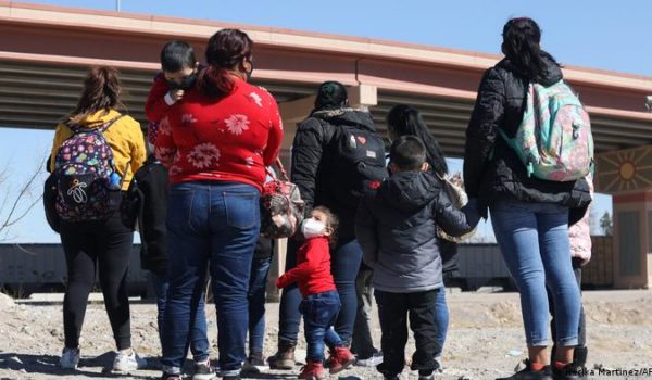 Juez asesta a Biden su primera derrota migratoria