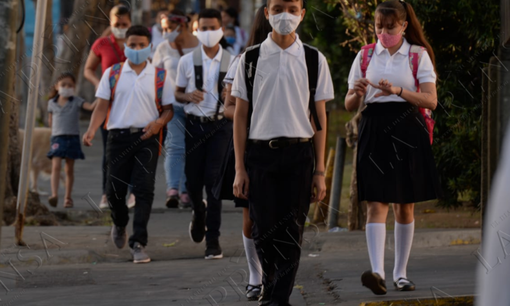 Estudiantes deben andar mascarilla