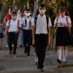 Estudiantes deben andar mascarilla
