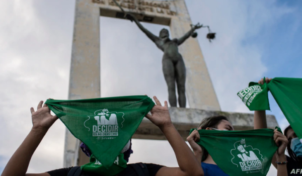 ¿Qué hay detrás de la búsqueda de despenalización del aborto en El Salvador?