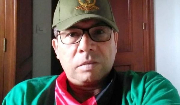 El fanático orteguista identificado como José Rolando Castillo Vanegas apareció en un vídeo vertiendo amenazas contra opositores nicaragüenses en España. LA PRENSA / CORTESÍA: REDES SOCIALES