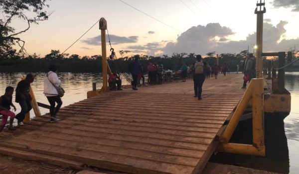Así funciona la barcaza en el río Wawa que aún comunica a Bilwi y Waspam con el resto de Nicaragua