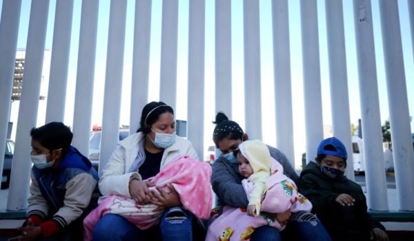 Los bebés estadounidenses que el gobierno de EE.UU. expulsa a México