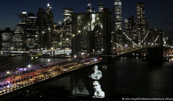 Nueva York honra a sus 30,000 muertos por la pandemia