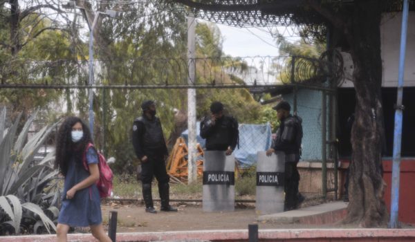 Agentes policiales
