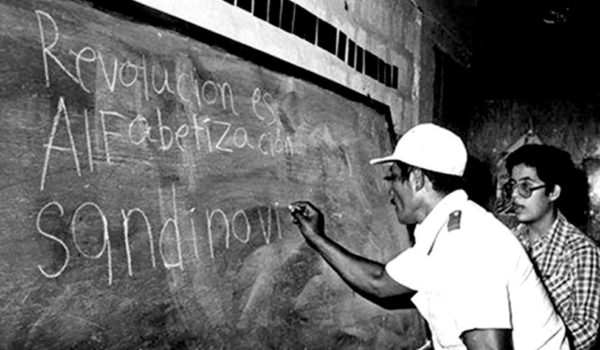 La alfabetización de 1980, cuando miles aprendieron a leer con consignas sandinistas