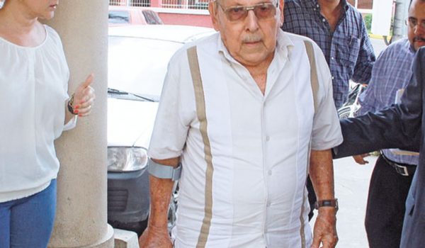 Después de ocho años, víctima de estafa sigue reclamando su dinero