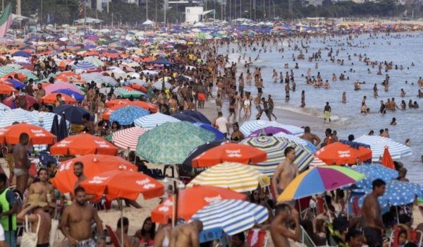 Coronavirus: por qué la vacunación sin confinamiento puede convertir a Brasil en una «fábrica» de variantes superpotentes