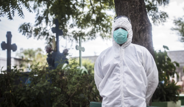 Los médicos y científicos la llamaron "primera ola” y arrastró a miles de amigos, familiares y seres queridos. Se cumple un año de la pesadilla del Covid-19 en nuestro país, LA PRENSA/O.NAVARRETE