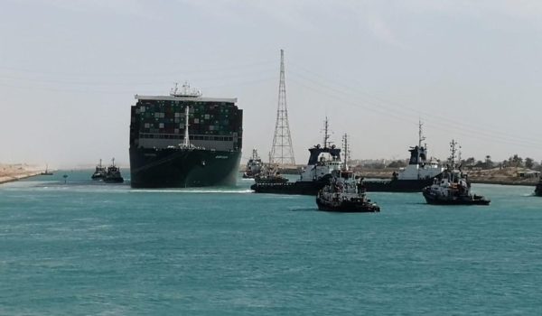 Canal de Suez: desencallan por completo el carguero Ever Given después de casi una semana bloqueando el tráfico