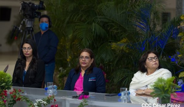 ¿Quiénes son las seis mujeres que acompañaron a Daniel Ortega y a Rosario Murillo en el discurso del 8 de marzo?
